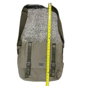 Kenneth Cole Reaction messenger / computer bag in canvas and contrast  trim